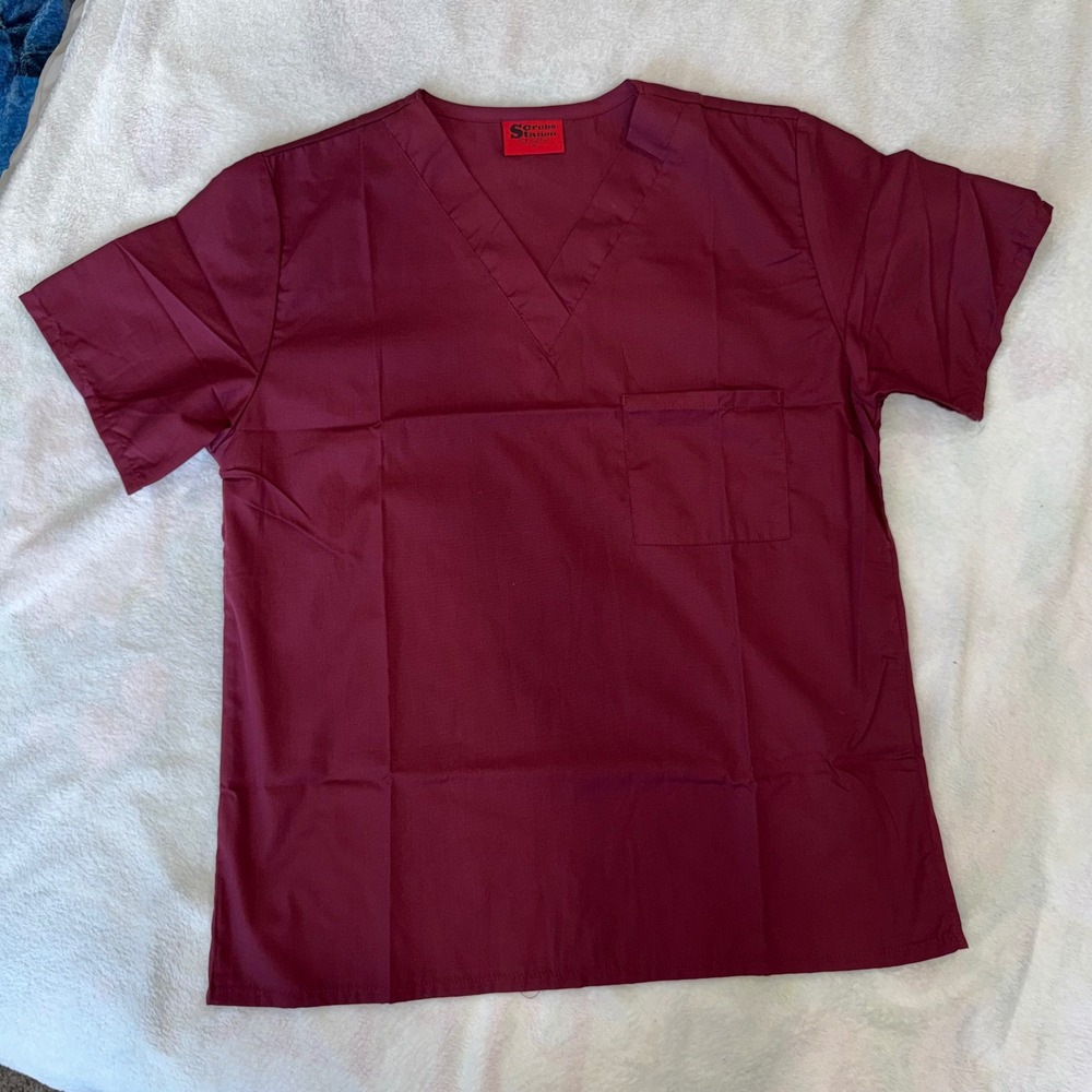 Scrubs Station V-Neck Scrub Top Burgundy Wine Short Sleeve Pocket Mens Medium